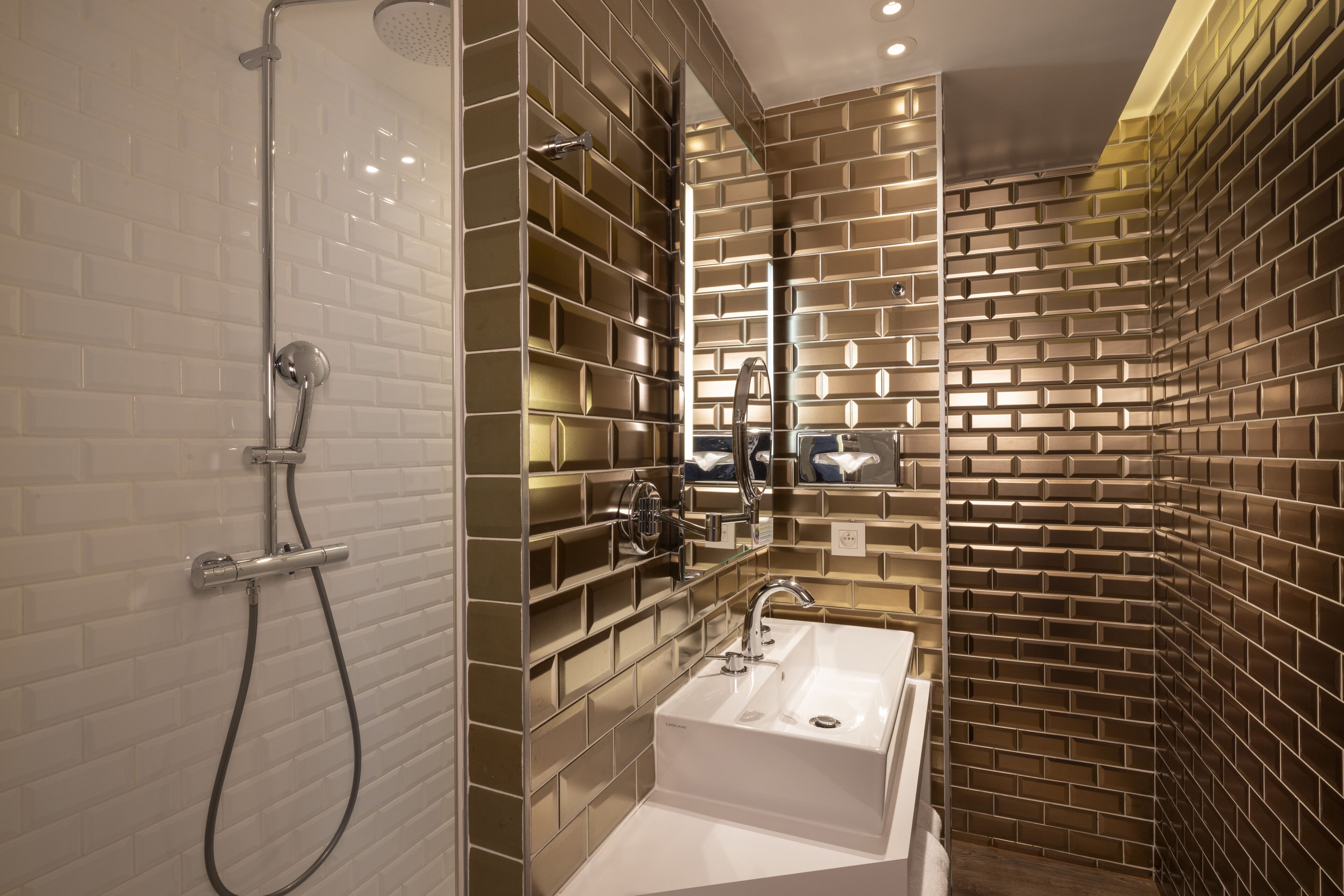 classic single room | bathroom sink