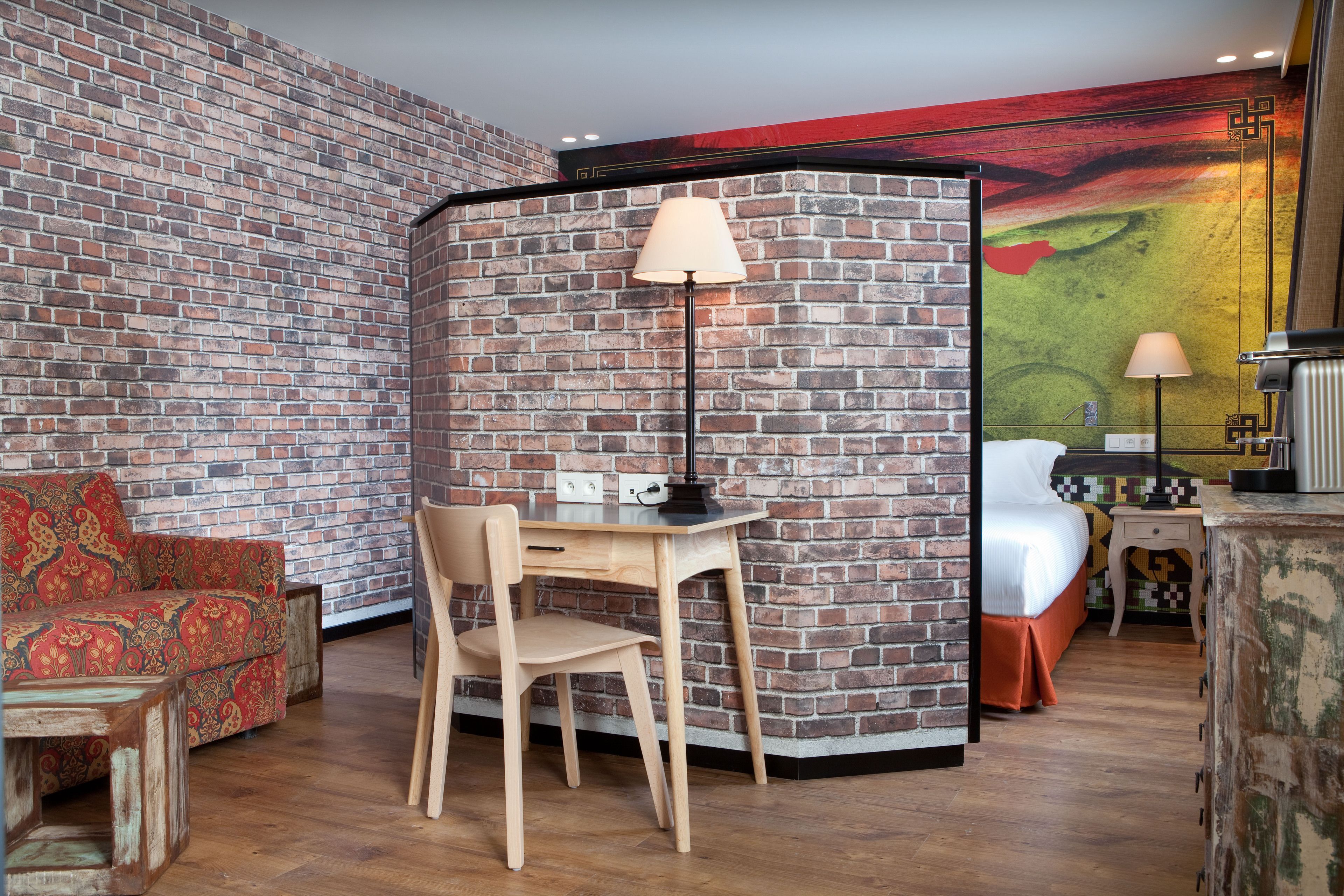 junior suite | living area | tv