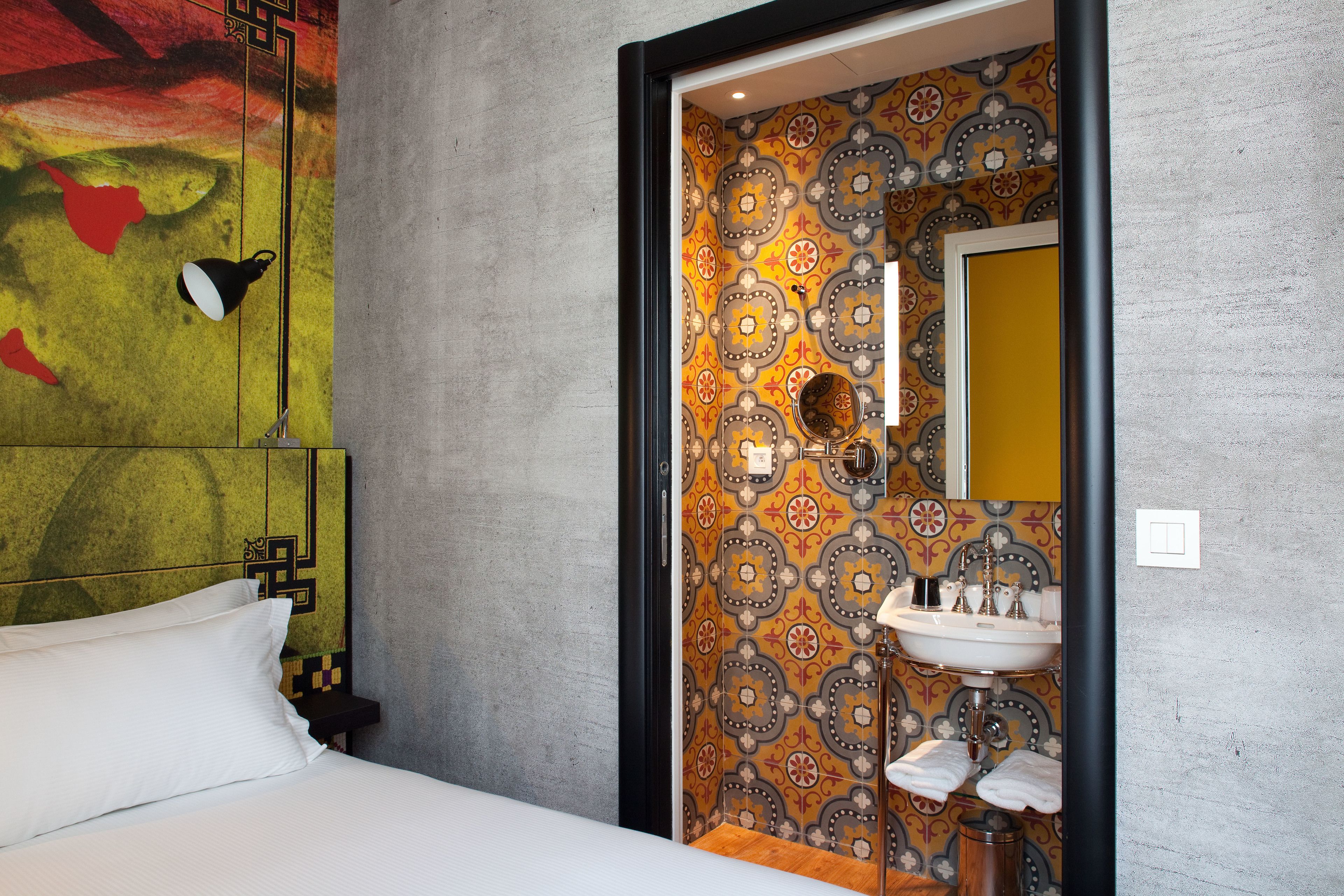 classic double room | 1 bedroom, minibar, in-room safe, blackout curtains