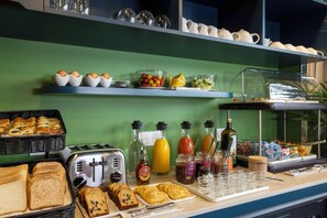 Daily buffet breakfast for a fee - Hotel l'Antoine (Paris)