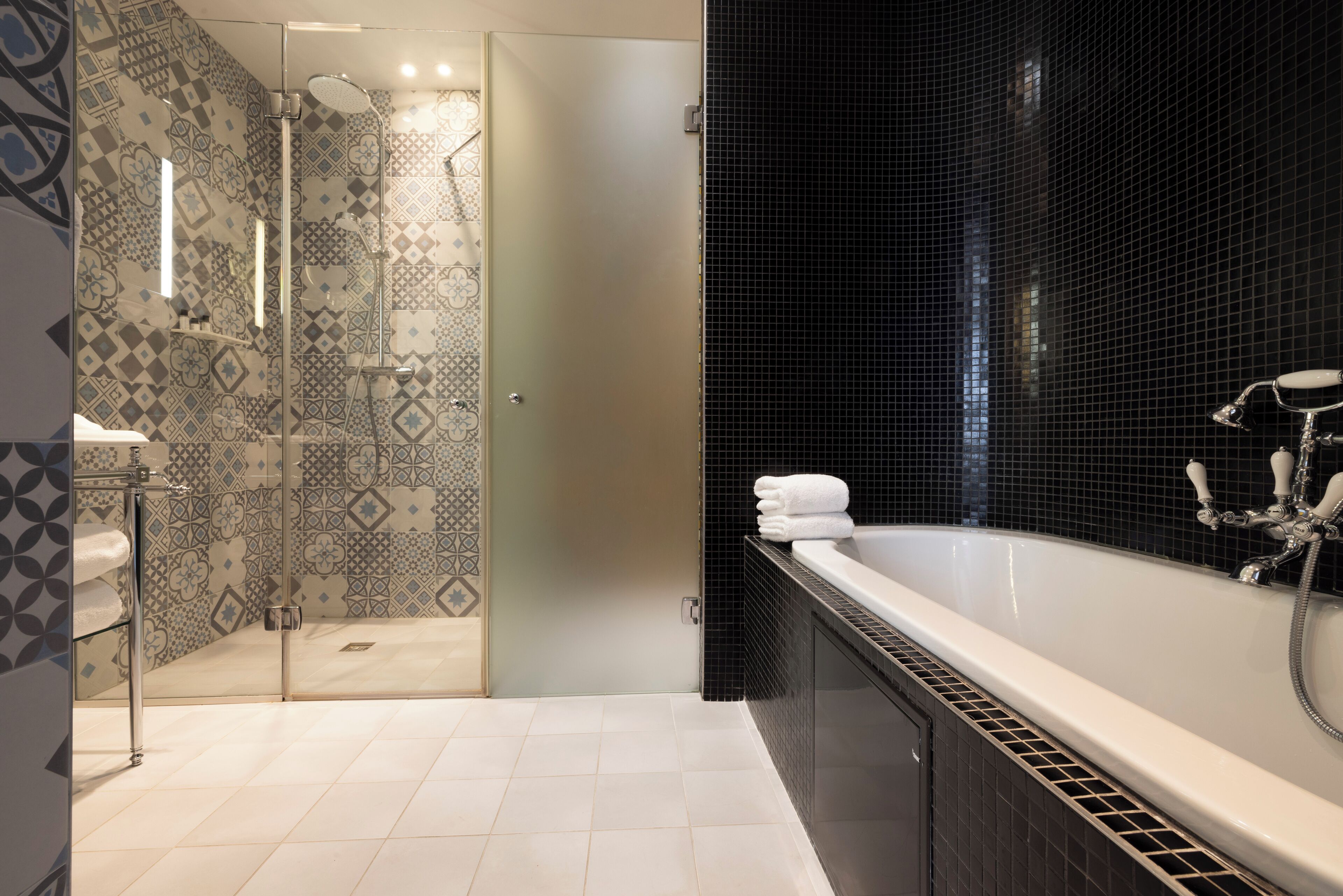 junior suite | 1 bedroom, minibar, in-room safe, blackout curtains