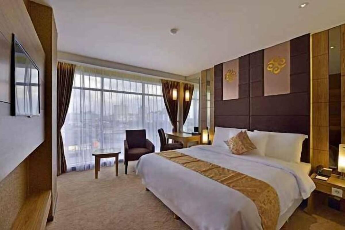 Een minibar, een kluis op de kamer, een bureau, gratis wifi