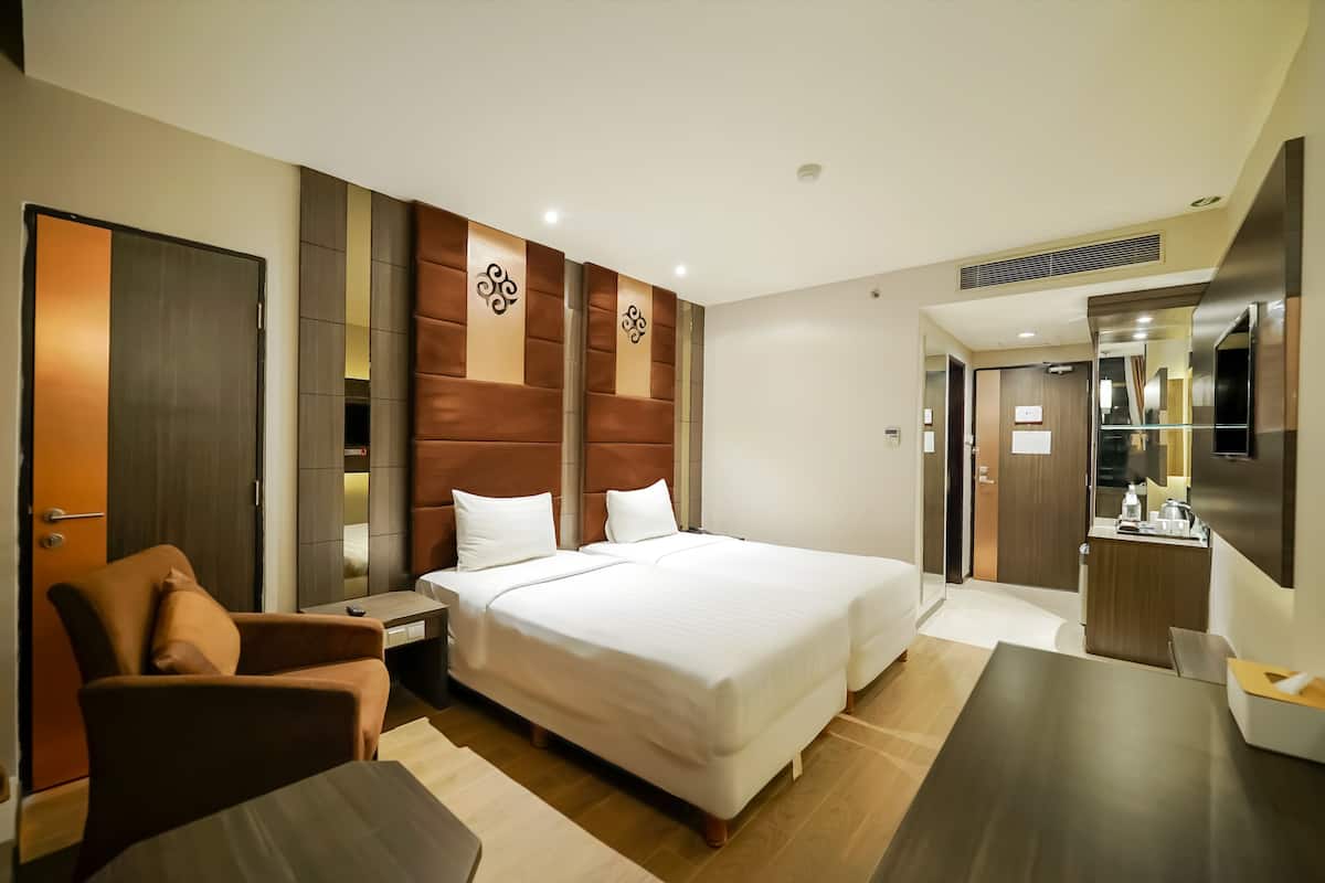 Minibar, coffres-forts dans les chambres, bureau, Wi-Fi gratuit
