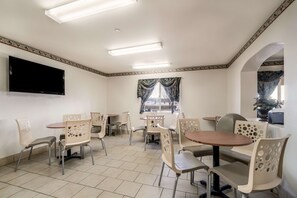 Free daily continental breakfast