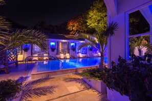 Outdoor pool, sun loungers - The Saint Hotel Key West, Autograph Collection, Adult Only (Key West)