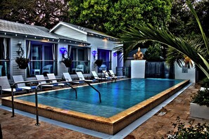 Outdoor pool, sun loungers - The Saint Hotel Key West, Autograph Collection, Adult Only (Key West)