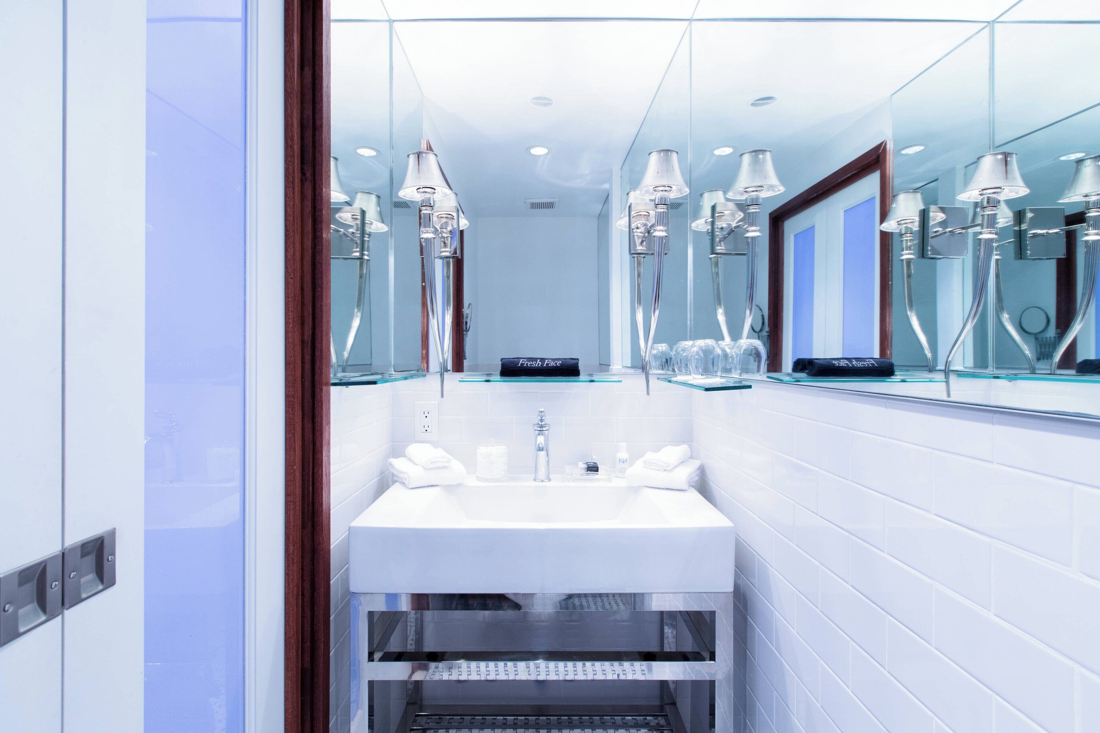 petite room, 1 double bed, non smoking | frette italian sheets, premium bedding, in-room safe