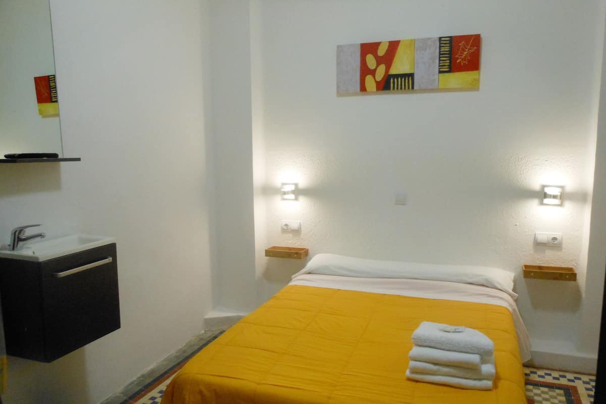 Twin Room, 2 Single Beds, Private Bathroom (Interior) | Blackout curtains, free WiFi