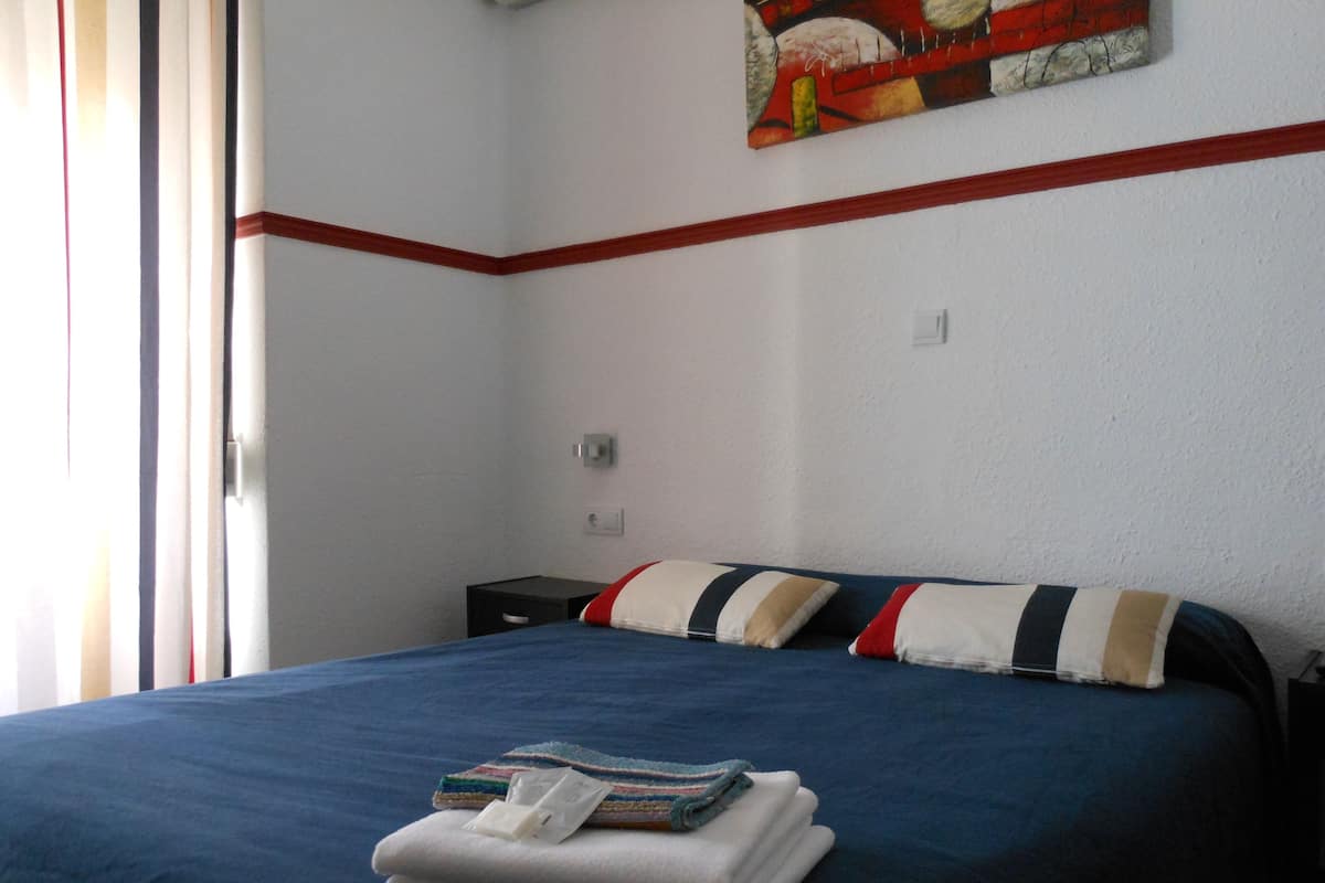 Double Room, 1 Queen Bed, Private Bathroom (Exterior) | Blackout curtains, free WiFi