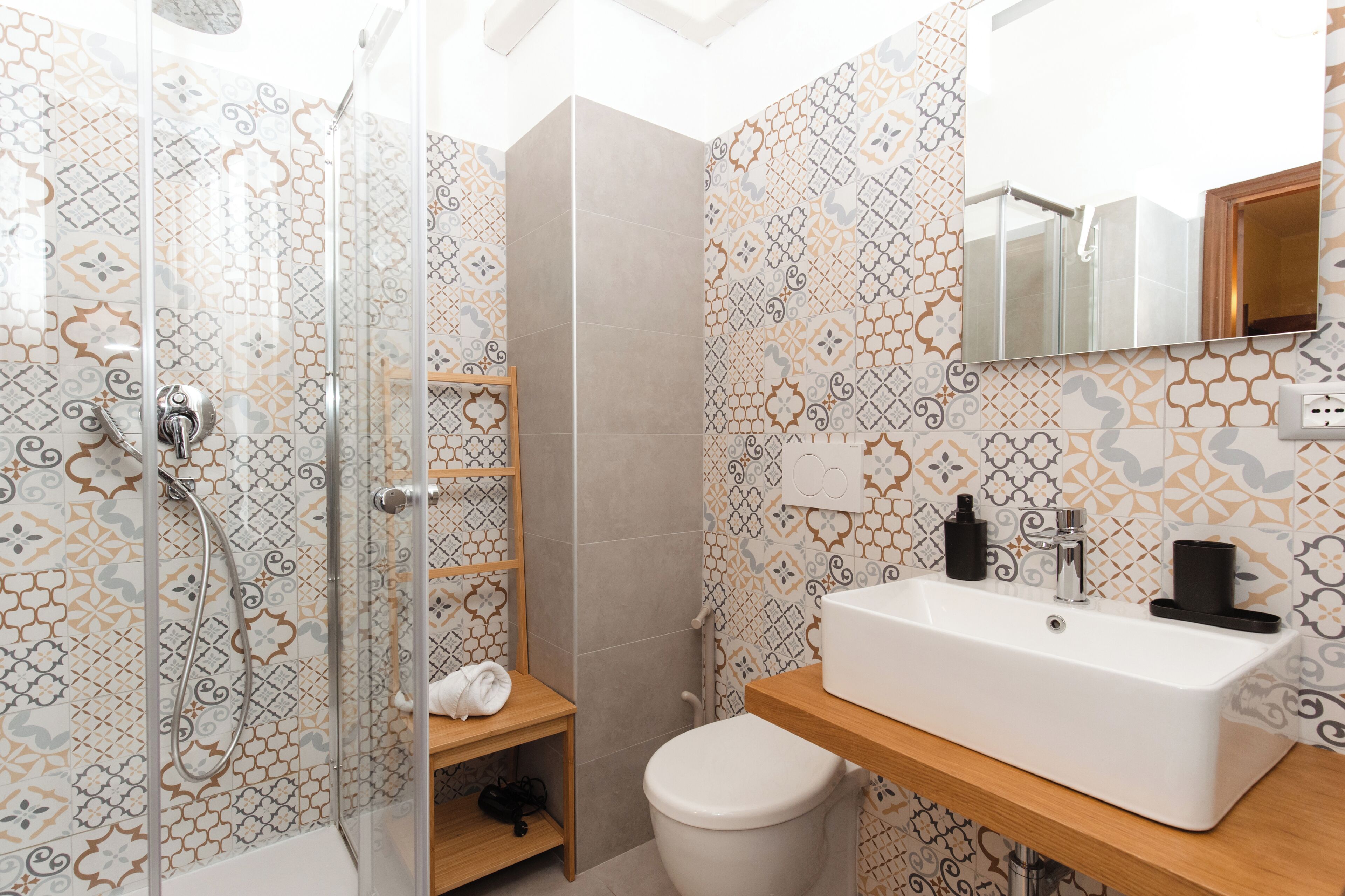 Triple Room | Bathroom | Shower, free toiletries, hair dryer, bidet
