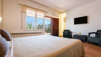 In-room safe, desk, blackout drapes, free WiFi