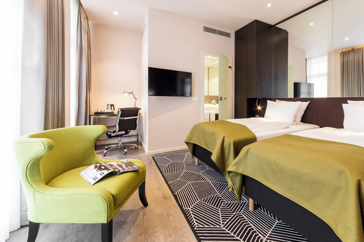 Premium Room, 2 Single Beds | Hypo-allergenic bedding, down duvets, in-room safe, desk