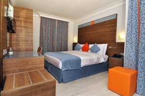 Superior tweepersoonskamer, balkon, uitzicht op de binnenplaats | Luxe beddengoed, een kluis op de kamer, een bureau