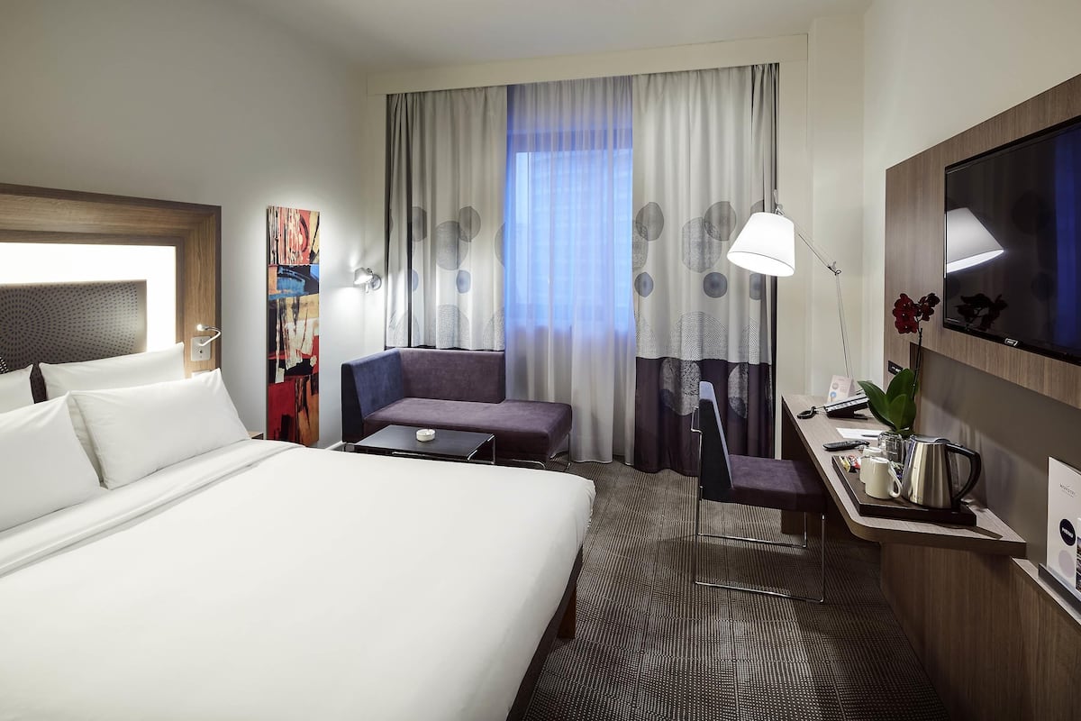 Habitació superior, 1 llit de matrimoni i sofà llit | Minibar, caixa forta a l'habitació i escriptori
