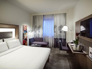Superior-rum - 1 queensize-säng med bäddsoffa | Minibar, värdeförvaringsskåp på rummet, skrivbord och ljudisolering