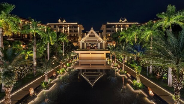 A resort with a central building flanked by palm trees and pathways leading to it. - Sheraton Grand Xishuangbanna Hotel (Xishuangbanna Dai)