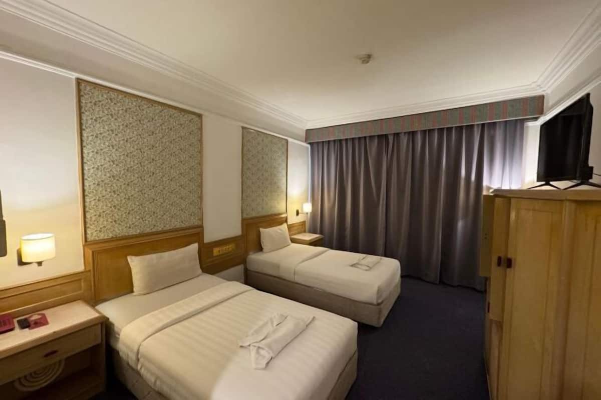 1 Schlafzimmer, Schreibtisch, schallisolierte Zimmer
