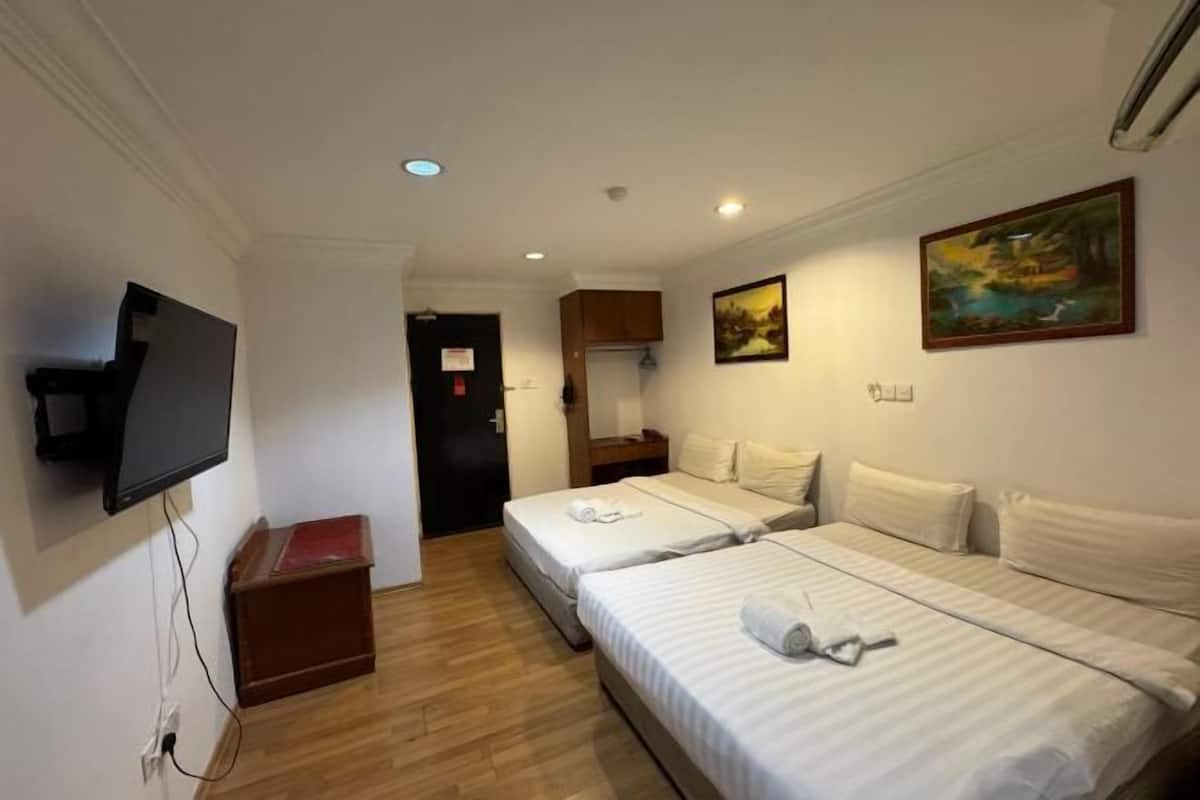1 Schlafzimmer, Schreibtisch, schallisolierte Zimmer