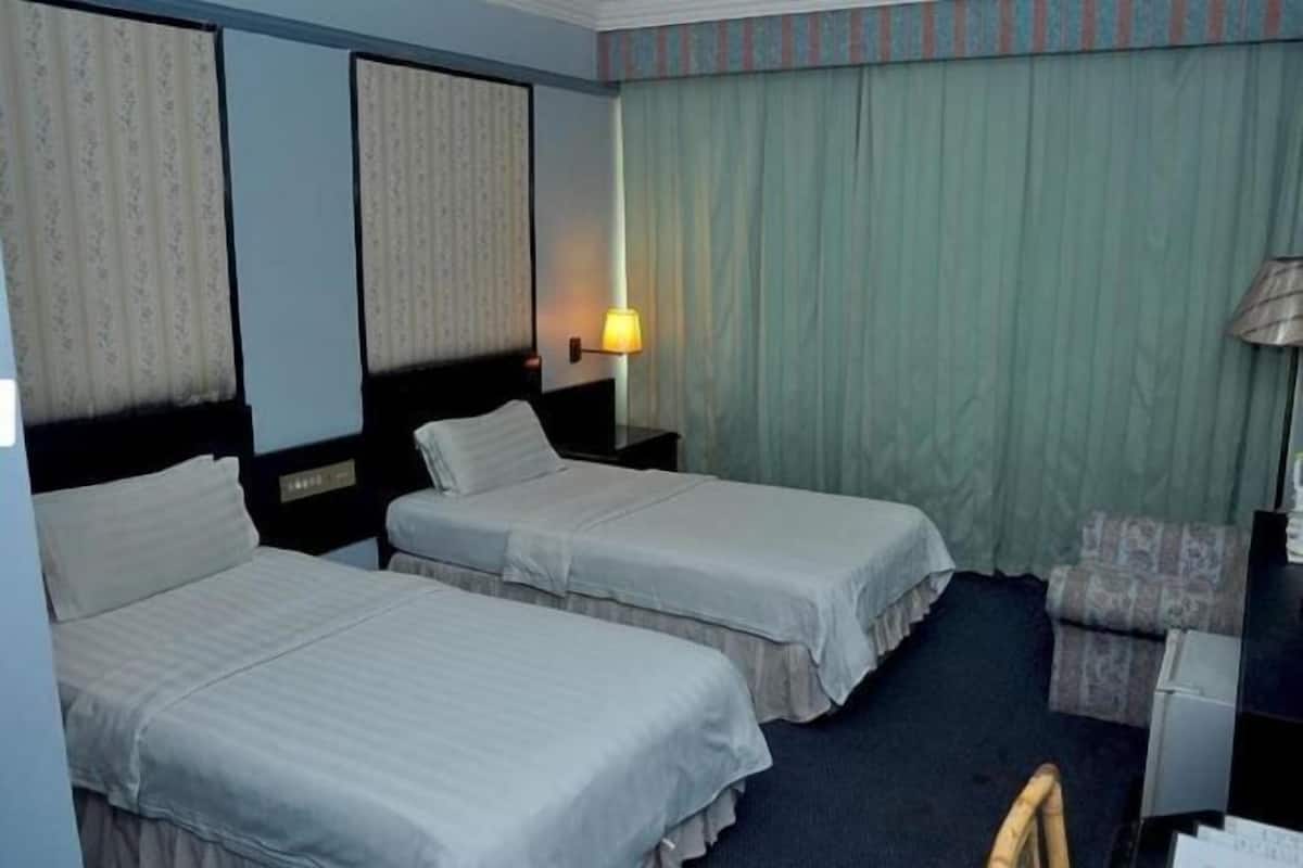 1 Schlafzimmer, Schreibtisch, schallisolierte Zimmer