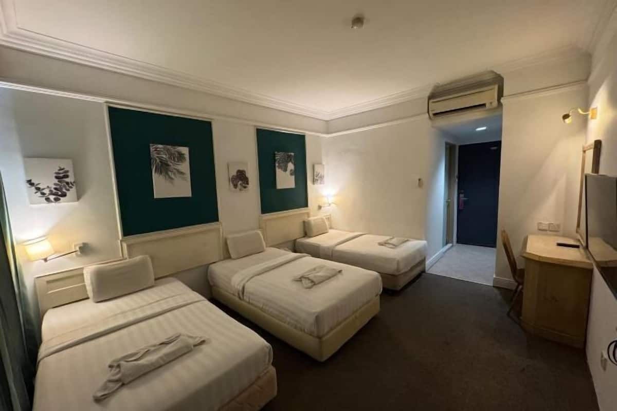 1 Schlafzimmer, Schreibtisch, schallisolierte Zimmer