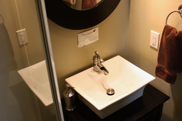 Bathroom sink