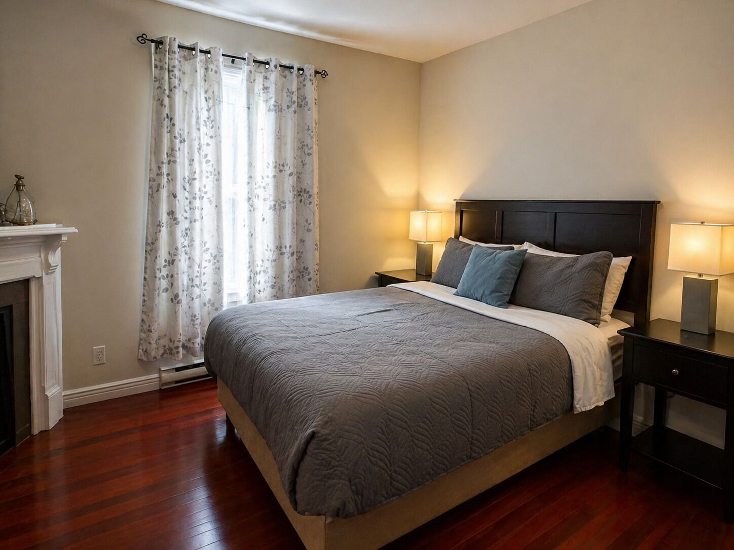 Habitació econòmica, 1 llit de matrimoni, amb bany privat | Escriptori, planxa i posts de planxar i wifi gratuïta 