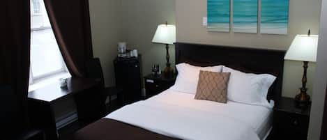 Deluxe Room, 1 Queen Bed, Ensuite | Desk, iron/ironing board, free WiFi