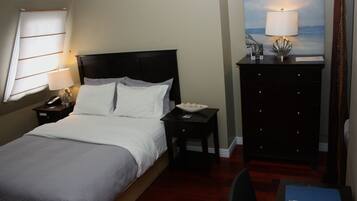 Queen Room, 1 Queen Bed, Shared Bathroom