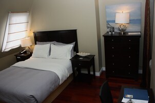 Queen Room, 1 Queen Bed, Shared Bathroom
