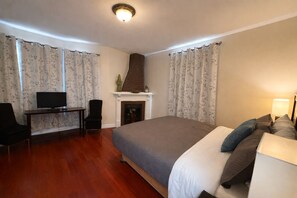 Deluxe Room, 1 Queen Bed, Ensuite