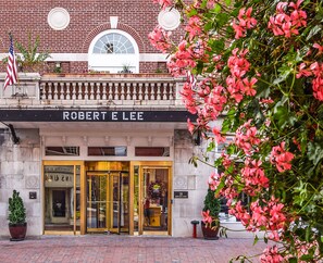 A building with a sign reading "ROBERT E LEE" and a brick facade. - The Gin Hotel, an Ascend Collection Hotel (Lexington)
