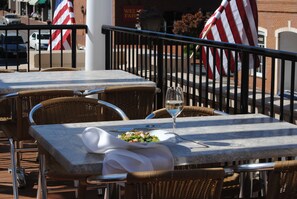Lunch, dinner, brunch served; American cuisine, alfresco dining  - The Gin Hotel, an Ascend Collection Hotel (Lexington)