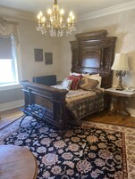 Suite- The Historic Building | Desk, cribs/infant beds, rollaway beds, free WiFi