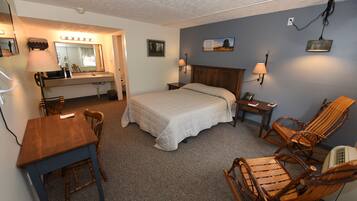 Room, 1 Queen Bed - The Motel | Babybedden, extra bedden, gratis wifi, rolstoeltoegankelijk