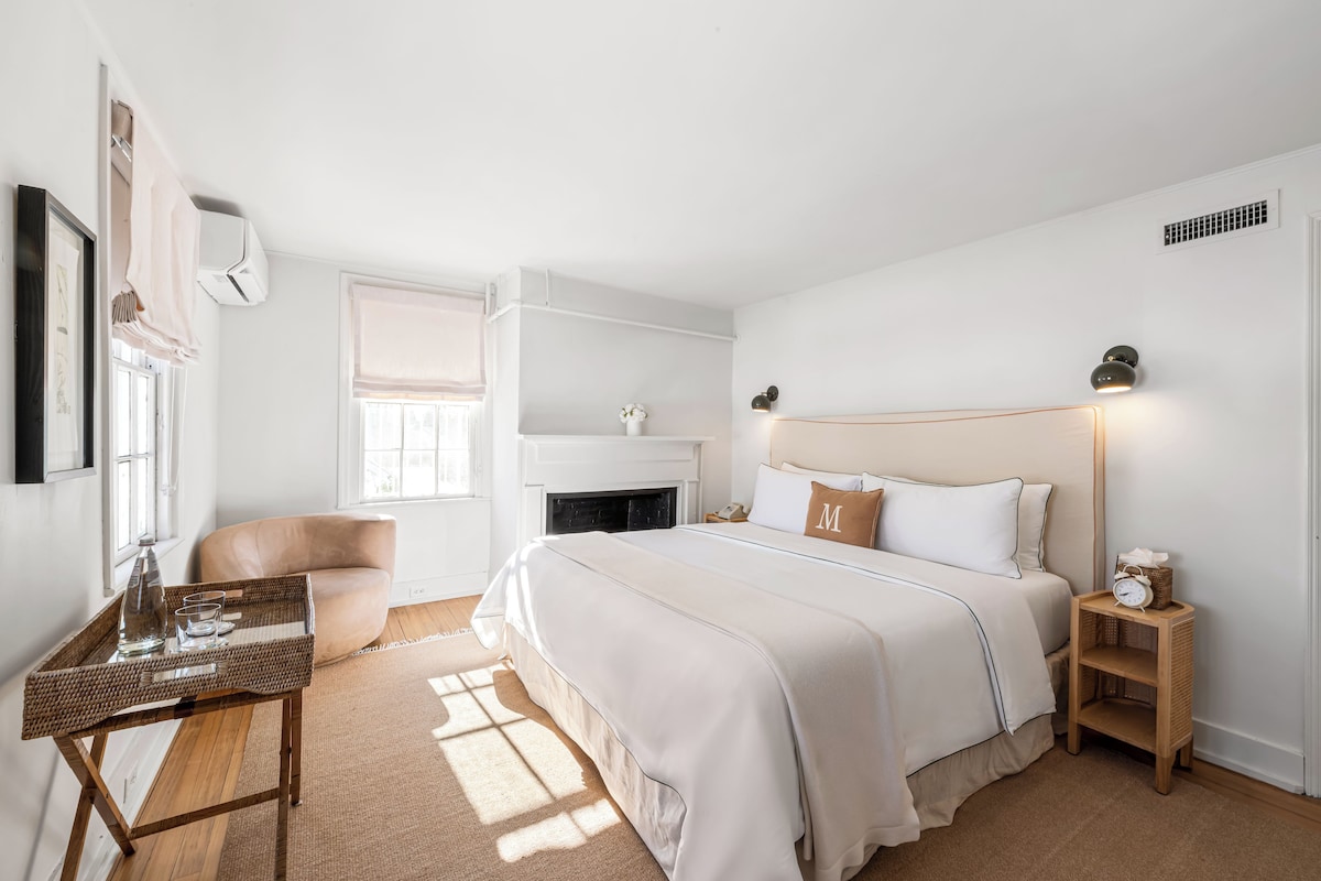 Classic King | Frette Italian sheets, premium bedding, minibar, in-room safe