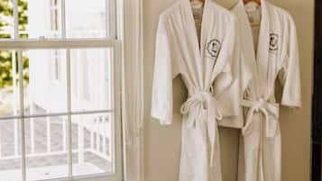 Standaard kamer, 1 queensize bed | Italiaanse Frette-lakens, luxe beddengoed, een minibar