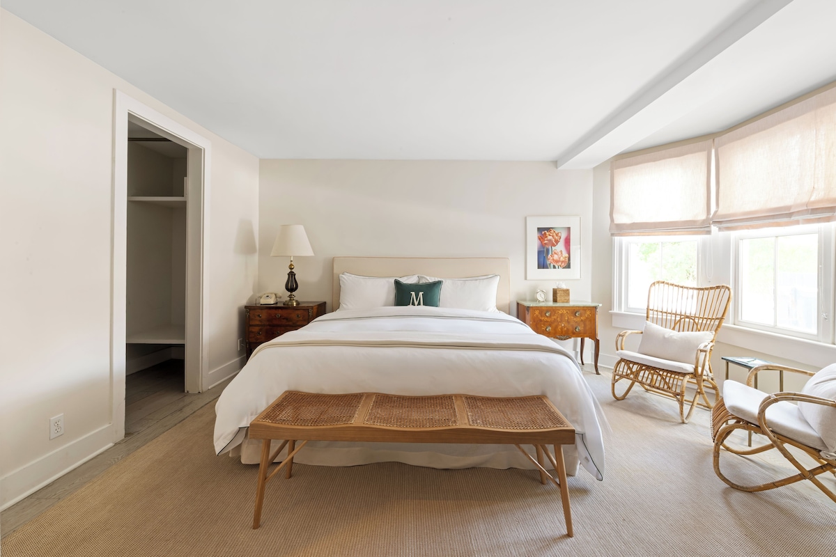 Deluxe King | Frette Italian sheets, premium bedding, minibar, in-room safe