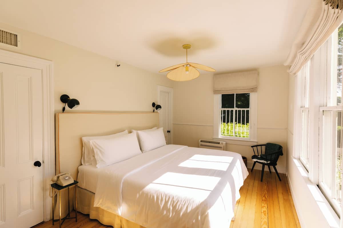1 bedroom, Frette Italian sheets, premium bedding, minibar