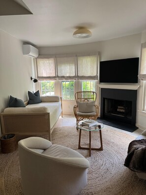 Middle Lane Cottage | Living area - The Maidstone (East Hampton)