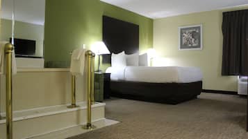 Rom – standard, 1 queensize-seng, ikke-røyk, massasjebadekar | Safe på rommet, skrivebord og skrivebord for bærbar PC