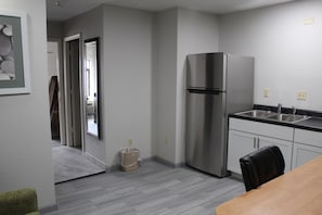 Suite, 1 Queen Bed with Sofa bed, Non Smoking, Kitchenette | Private kitchen