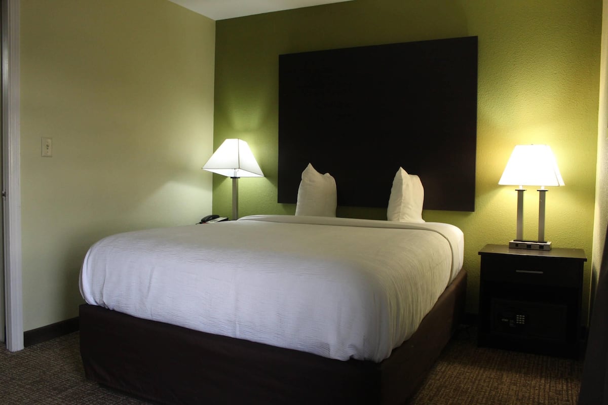 Caja de seguridad en la habitación y escritorio