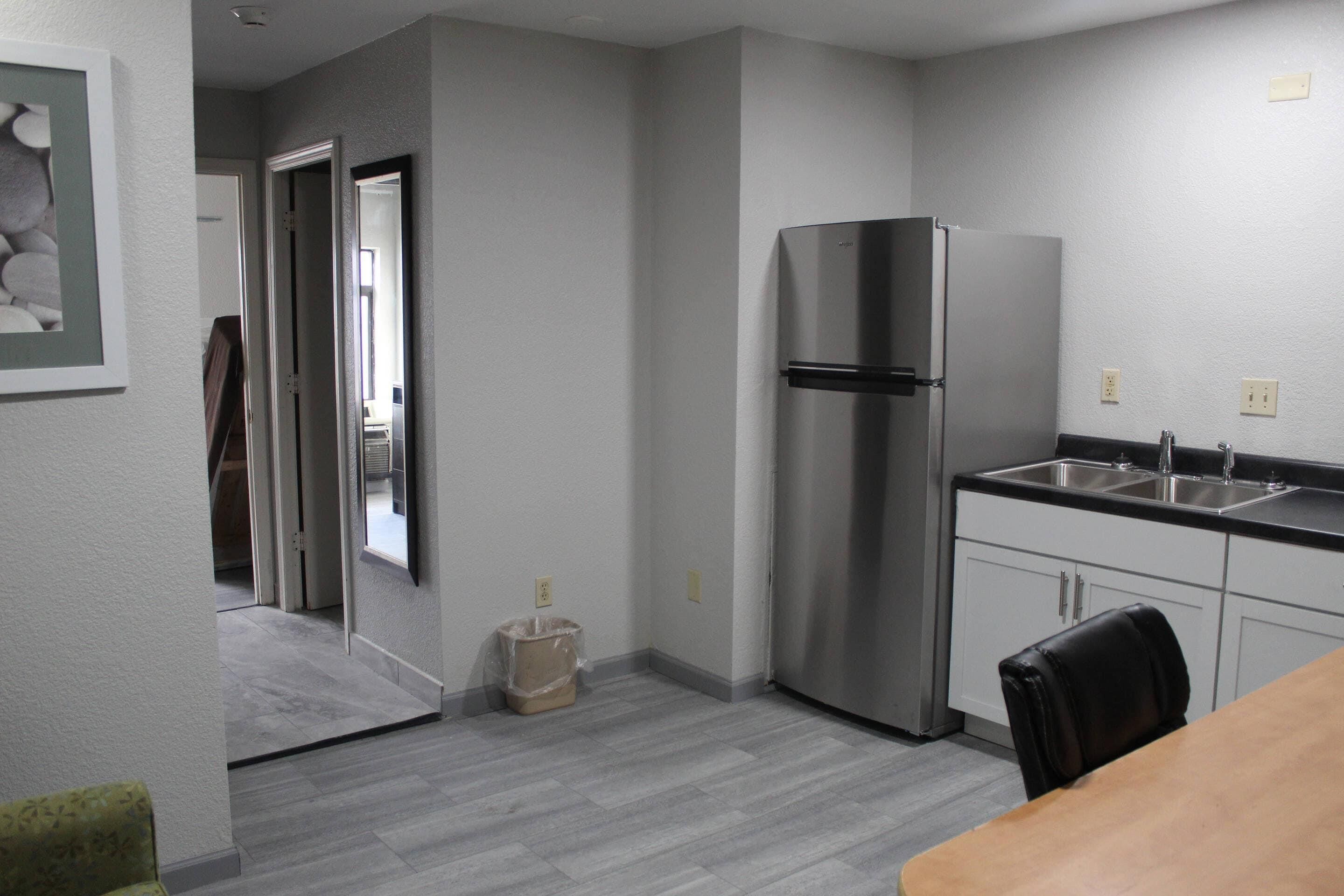 Suite, 1 Queen Bed with Sofa bed, Non Smoking, Kitchenette | In-room safe, desk, laptop workspace, iron/ironing board