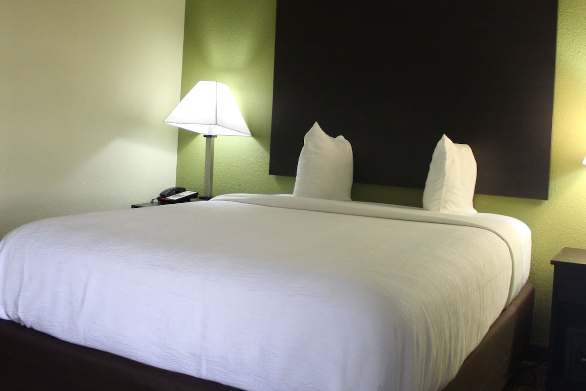 In-room safe, desk, laptop workspace, iron/ironing board