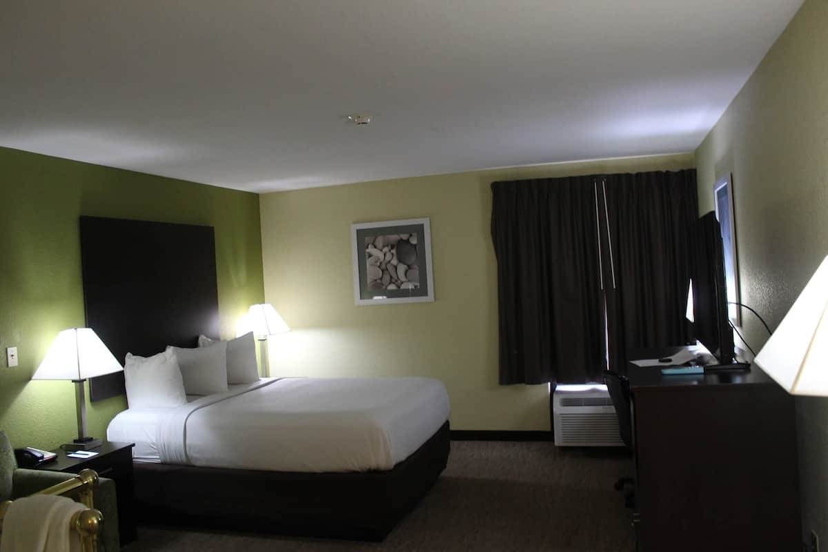 In-room safe, desk, laptop workspace, iron/ironing board