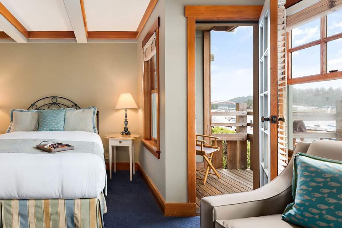 Premium bedding, in-room safe, desk, free WiFi