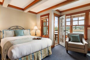 Queen Room with View | Premium bedding, in-room safe, desk, free WiFi - La Conner Channel Lodge (La Conner)