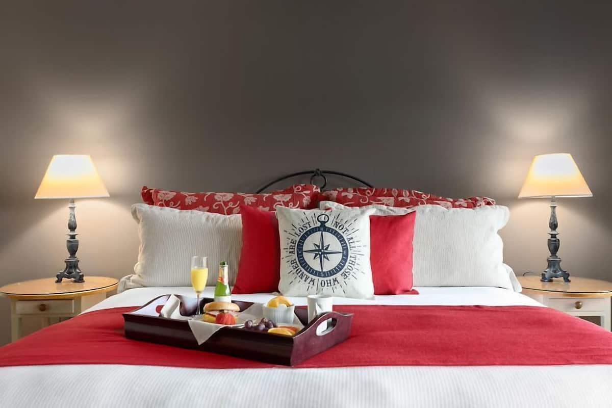 Premium bedding, in-room safe, desk, free WiFi