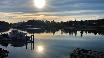 Premium bedding, in-room safe, desk, free WiFi