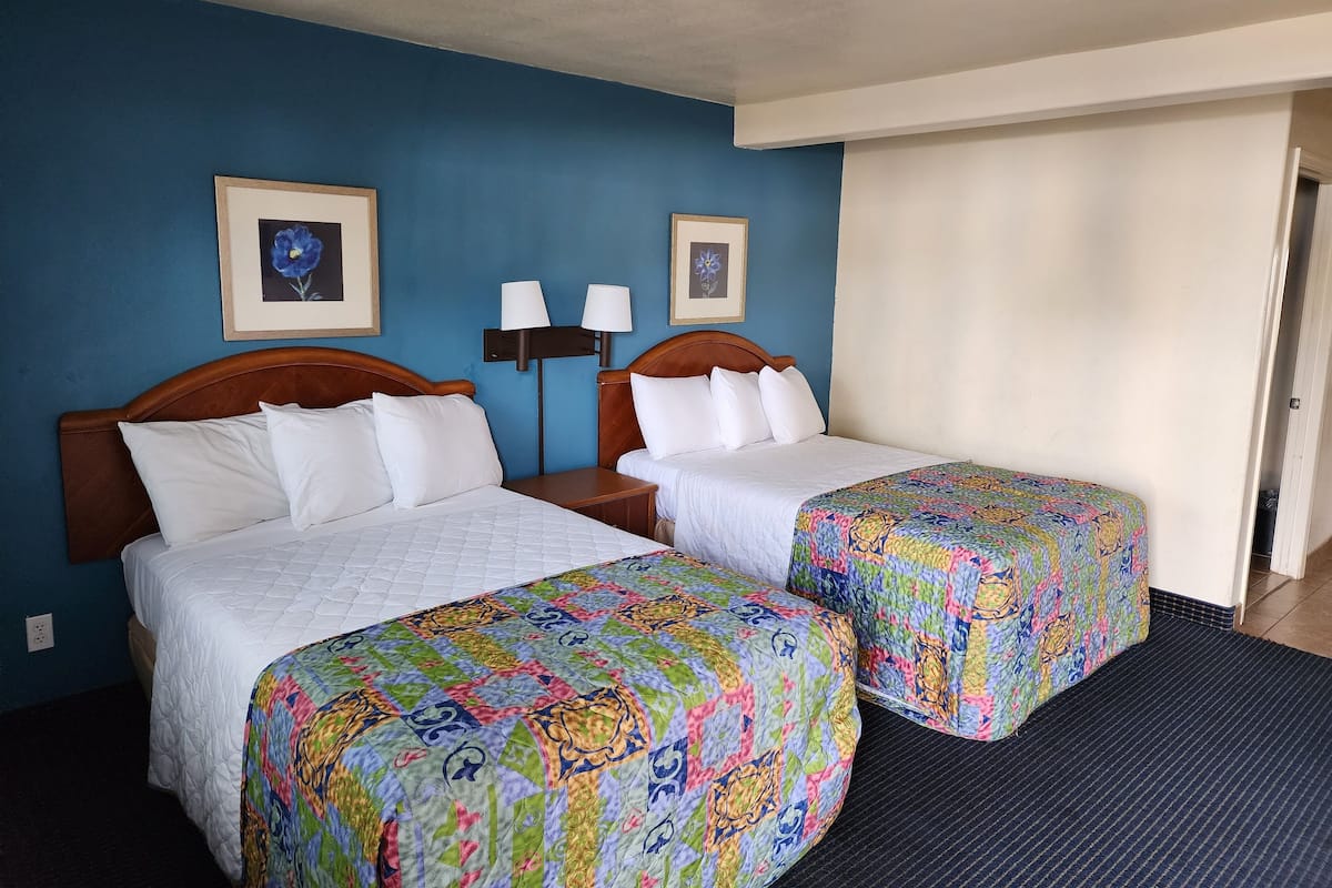 Individually furnished, desk, iron/ironing board, free WiFi